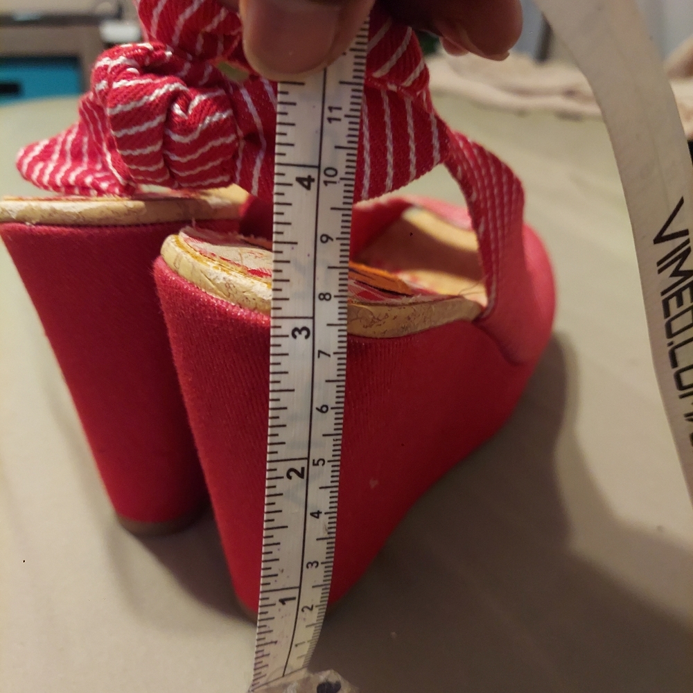 Rocket Dog, size 10, red and white stripes